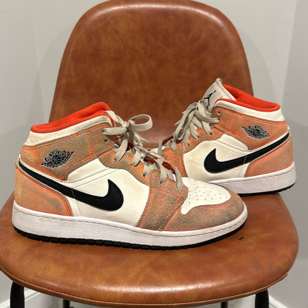 Jordan 1 Youth Orange Black